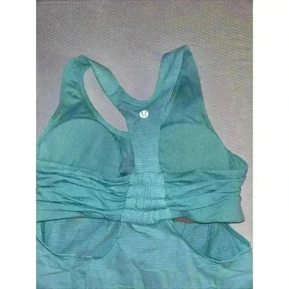 Lululemon Tank Light Blue Teal Top Size 6 Yoga Shirt Built In Bra - Picture 3 of 7
